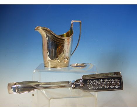 A GEORGIAN SILVER HALLMARKED CREAMER DATED 1798 LONDON, FOR JOHN EMES, WEIGHT 148grms TOGETHER WITH A GEORGIAN SILVER CADDY S