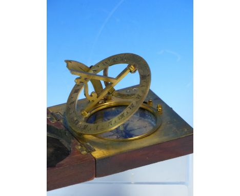 AN EARLY 19TH CENTURY BRASS AND MAHOGANY CASED COMPASS SUNDIAL BY THOS. RUBERGALL ( OPTICIAN TO THE DUKE OF CLARENCE ) 27COVE