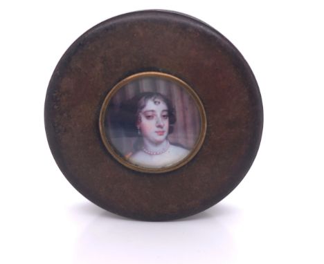 A BOIS DURCI SNUFF BOX INSET WITH A PRINTED PORTRAIT MINIATURE OF AN 18th C. LADY.   Dia. 6cms.