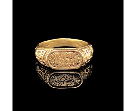 A FINE MEDIEVAL 15th C. AD GOLD ICONOGRAPHIC RING. THE OCTAGONAL TABLET ENGRAVED IN RESERVE WITH THE IMAGE OF THE VIRGIN AND 