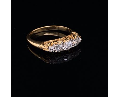 AN EARLY 20th CENTURY, 18ct GOLD FIVE STONE GRADUATED DIAMOND HALF HOOP CARVED RING, FINGER SIZE M, WEIGHT 3.6grms. 