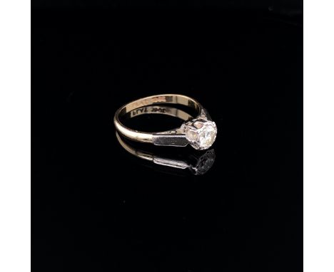 AN 18ct AND PLATINUM DIAMOND SINGLE STONE RING APPROX ESTIMATED DIAMOND SIZE 0.25cts, IN AN ILLUSION STYE SETTING, FINGER SIZ