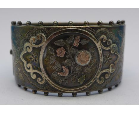 A Victorian silver bangle, Birmingham 1883, 40g