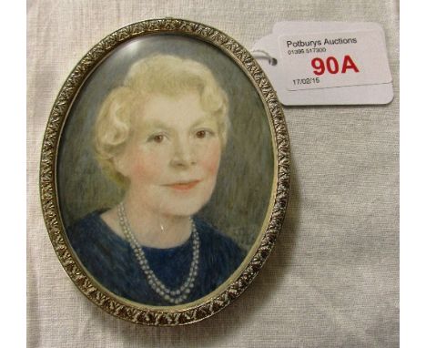 Late 20th century oval miniature painted portrait of lady in peal necklace (8.5cm x 7cm), in a brass frame