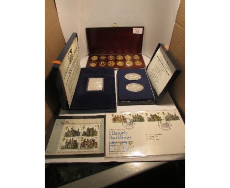 Cased pair of silver oval medallions commemorating the Queens Silver Jubilee, Birmingham 1976 YM  (2.6 troy ounces); Cased To