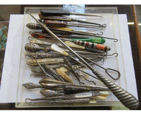 PARCEL OF VARIOUS SILVER AND OTHER BUTTON HOOKS.