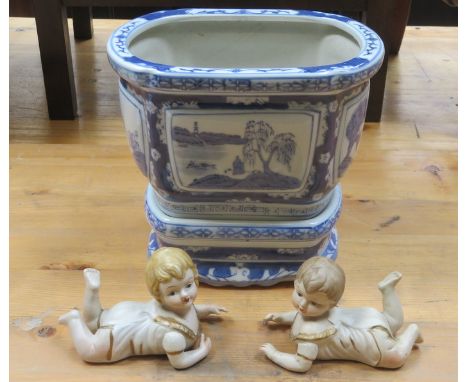 ORIENTAL BLUE AND WHITE CERAMIC PLANTER ON STAND PLUS PAIR OF CERAMICS PIANO BABES
