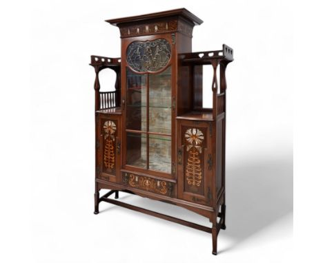 Shapland & Petter; Barnstaple (1854-1999) - Art Nouveau circa. 1900s 'Lily' mahogany display cabinet, raised top with project