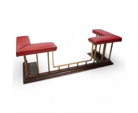 20th century oak and brass club fender, red leather upholstered seat on square brass supports, moulded oak skirted base Dimen