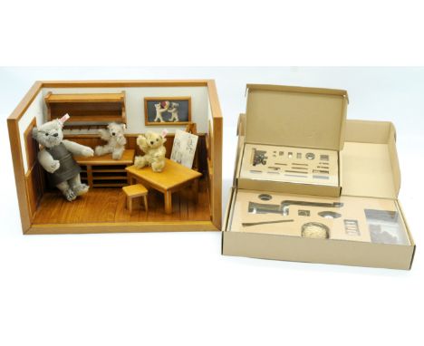 Steiff Teddy Bear Workshop, 2002, including 3x mohair bears (white, blonde and grey), EAN 038907, made of wood with clear pla