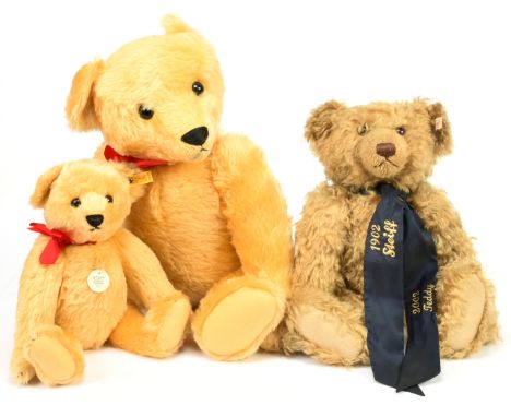 Steiff trio including: (1) 1909 replica, yellow tag 0165/60, mohair, 1984-1986, swing labels, 23.5"/60cm; (2) 1909 replica, y
