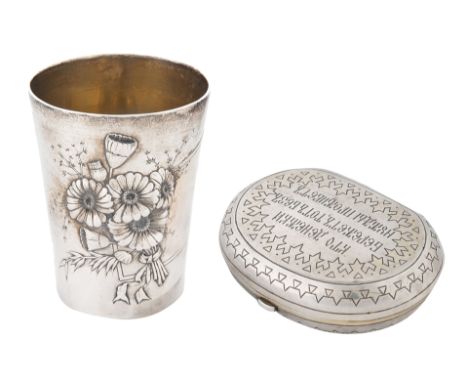 A RUSSIAN SILVER MONEY PURSE AND CUP, THE LATTER BY KHLEBNIKOV, EARLY 20TH CENTURYcomprising:a) a silk-lined silver purse dec