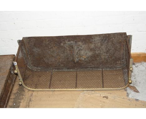 A VICTORIAN IRON AND BRASS FIRE FENDER, 80x32x29cm high