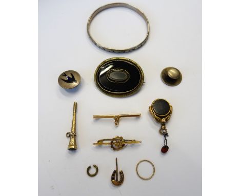 A gold mounted bloodstone and sardonyx rotating fob seal, detailed 10, a gold bar brooch to take a fob watch, detailed 15, we