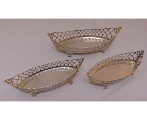 A suite of three matching oval hallmarked silver bonbon dishes, scroll pierced sides on pierced bracket feet, London 1914, ap