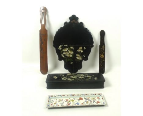 A late 19th century Japanese lacquered page turner, 27.5cm, together with an early 20th century Chinese bamboo page turner, 4