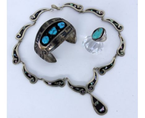 LOT MEXIKANISCHER SCHMUCKSilber mit Türkisen. Armreif, Ring und Collier. Brutto ca. 105g