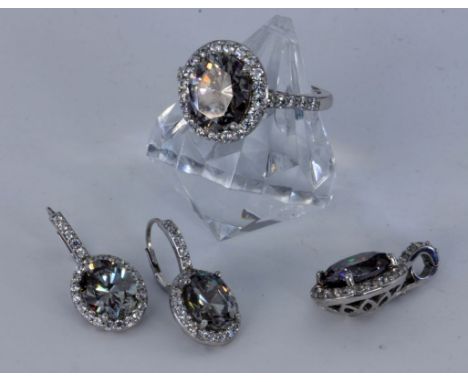 3 SCHMUCKTEILESilber mit Beryll. Anhänger, Ring, Gr. 62 und Paar Ohrhänger