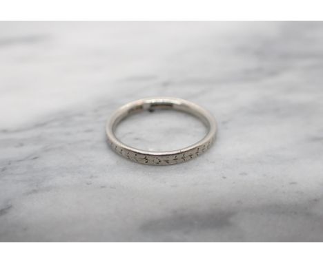 An engraved platinum Wedding Band, ring size K, approx 3.20gms 