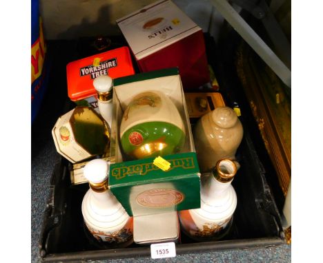 Various stoneware and other bottles, decanter bottles, Rufford's boxed Scotch Whisky decanter, vacant Sarah Ferguson and Prin