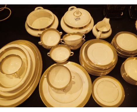 Royal Doulton Belvedere pattern dinner service CONDITION REPORT: First quality. Some light cutlery marks some wear to the inn