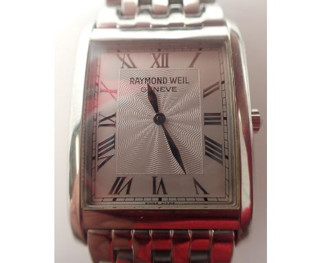 Gents stainless steel Raymond Weil Swiss wristwatch CONDITION REPORT: This item is working at lotting.