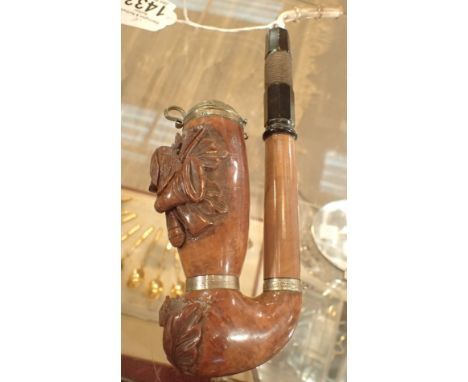 Hand carved wood Black Forest smokers pipe with dog decoration