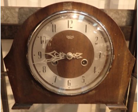 Smiths Enfield chiming mantel clock with pendulum 