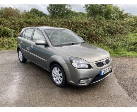 Kia Rio Graphite 1.5 CRDI Manual. Registration: GV10 OCH. Mileage: 117,098. Finished in metallic grey with black grey cloth i