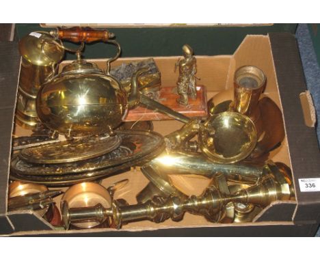 Tray of assorted brassware to include: modern miner's lamp; pair of candlesticks; wall plaques; teapot; miniature miners lamp