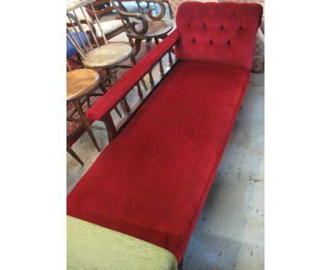 Late 19th/early 20th Century mahogany button back chaise lounge.   CONDITION REPORT:  Sound and clean with good upholstery.