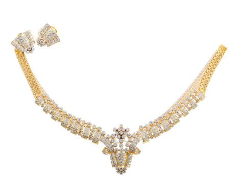 HIGH CARAT DIAMOND NECKLET, the central panel set with round brilliant cut diamonds totalling approximately 3.00 carats, alon