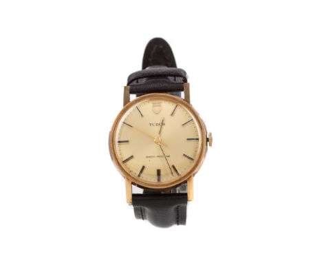 GENTLEMAN'S TUDOR NINE CARAT GOLD MANUAL WIND WRIST WATCH, the round champagne dial with applied baton hour markers, outer se