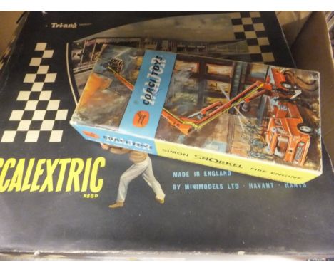 A box of vintage puzzles and a box of various wooden building bricks and two stationary steam engines CONDITION REPORTS Jigsa