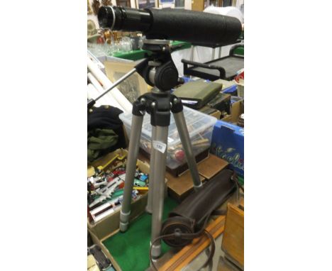 A Hertel & Reuss Optik 25-60 x 60 spotting scope and adjustable tripod stand