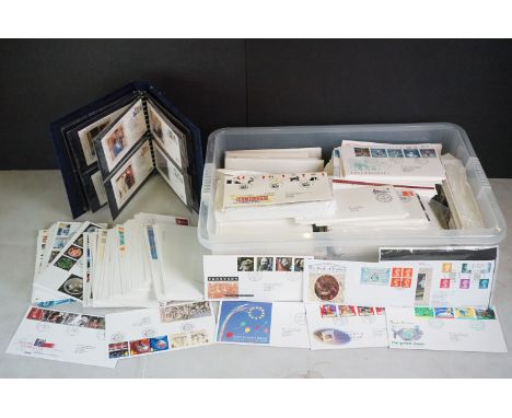 A large collection of mainly Royal Mail first day covers.. 