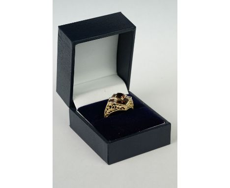 10ct substantial garnet and diamond ring 