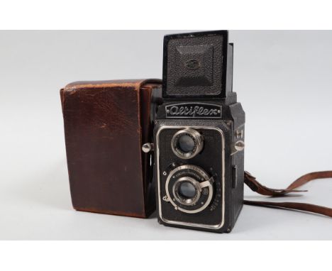An Eho Altissa Altiflex I TLR Camera, shutter working, body G, with Victar 7.5cm f/4.5 lens, serial no 368115, elements G, in