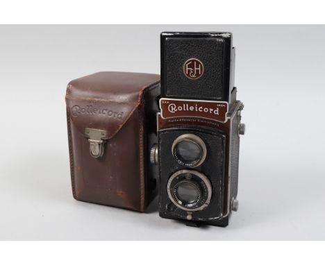 A Rolleicord II TLR Camera, serial no 1808276, model I, with brown lithographed face, body P-F, focus dial not engaging, shut