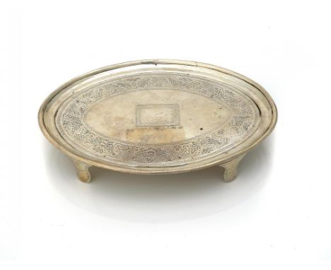 AN IRISH GEORGE III SILVER OVAL TEAPOT STAND 19cm w, by Robert Breading, Dublin 1806, 5ozs 10dwts ++Light wear