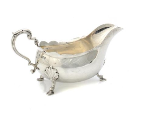 AN EDWARD VII SILVER SAUCE BOAT  22cm l, by Thomas Bradbury & Sons Ltd, London 1905, 14ozs 10dwts ++Good large sauce boat in 