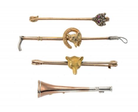 A DIAMOND FOX HEAD SAFETY PIN AND THREE OTHER GOLD HUNTING BROOCHES, EARLY 20TH ++The lot in fine condition, gross wt 15.4g