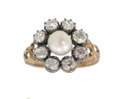 AN ANTIQUE PEARL AND DIAMOND CLUSTER RING, EARLY 19TH C  with colleted cushion shaped diamond, gold hoop with pierced shoulde