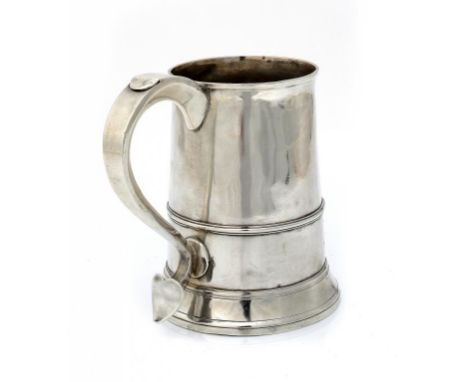 A GEORGE III SILVER MUG  16cm h, by Hester Bateman, London 1781, 18ozs 10dwts ++Some light wear consistent with age, early, p