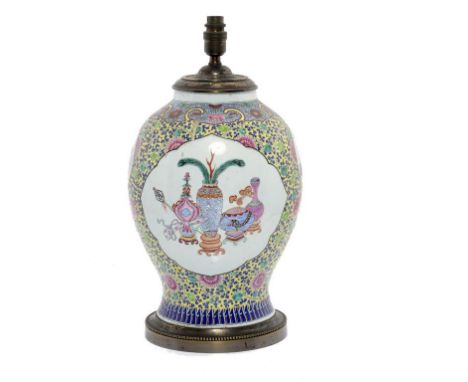 A FRENCH BRASS MOUNTED PORCELAIN FAMILLE ROSE JAR ADAPTED AS A LAMP, PROBABLY SAMSON, EARLY 20TH C 40cm h excluding fitment +