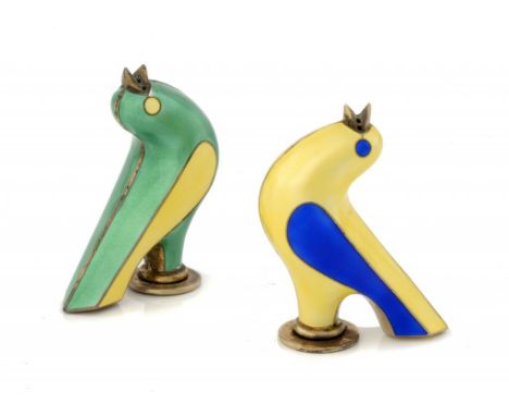 A PAIR OF NORWEGIAN SILVER AND ENAMEL BIRD NOVELTY PEPPER CASTERS, PROBABLY BY J TOSTRUP, MID 20TH C  6cm h, 2ozs  ++Amusing 