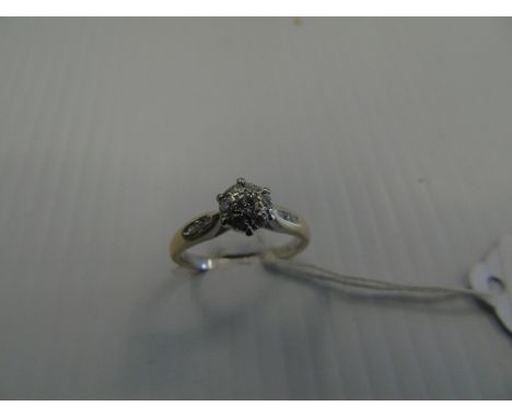 An 18ct White Gold Diamond Cluster Ring.