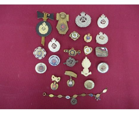 Royal Engineers. WW1 and Later Regimental Sweetheart Brooches.   A good varied selection. Including Mother of Pearl. ... gilt