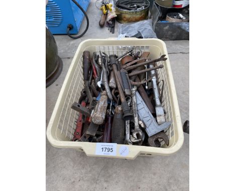 AN ASSORTMENT OF HAND TOOLS TO INCLUDE SPANNERS AND PLIERS ETC 