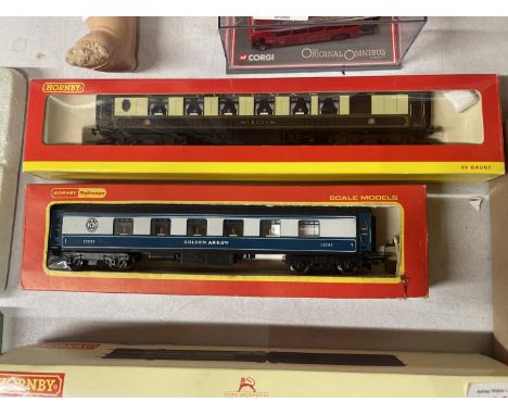 A HORNBY R4143 PULLMAN 1ST CLASS PARLOUR CAR 'LEONA', AS NEW IN BOX PLUS A HORNBY R230 BR PULLMAN 'GOLDEN ARROW', BOXED 